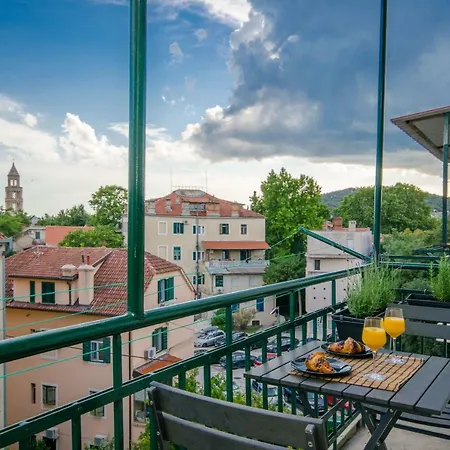 Balcony *