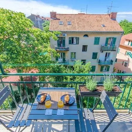 Balcony Split